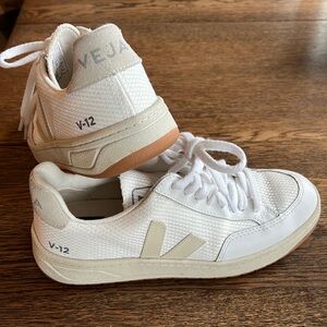 VEJA V-12 Sneakers Great Condition US 5, EUR 36